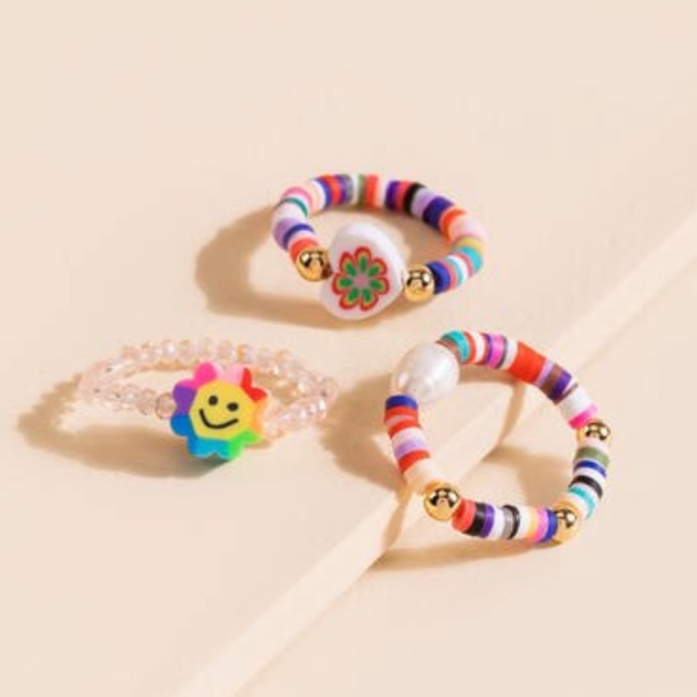 NWT francesca’s alyssa smiley beaded stretch ring set of 3